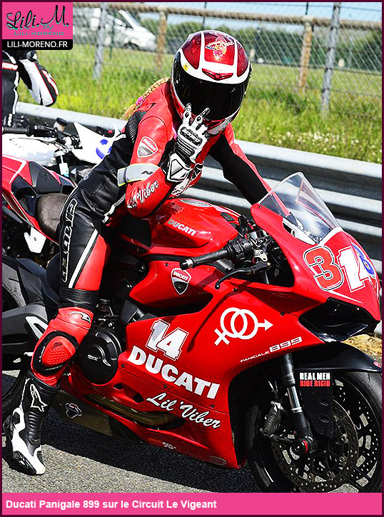 Ducati Panigale 899 sur le Circuit Le Vigeant