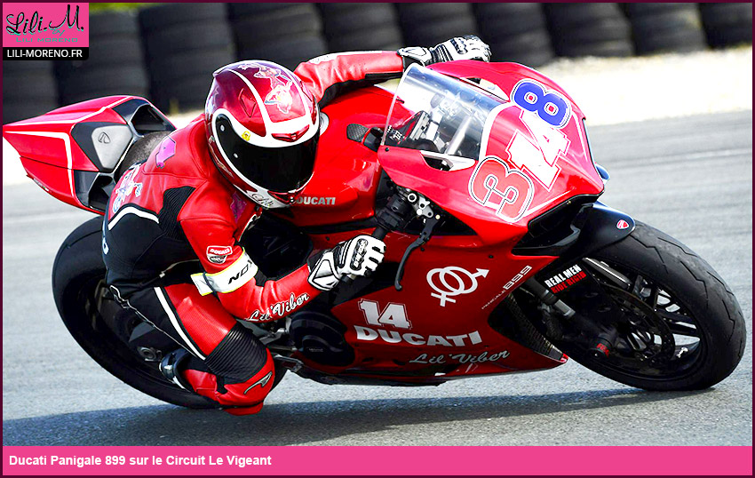 Ducati Panigale 899 sur le Circuit Le Vigeant